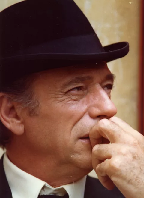 LE GRAND ESCOGRIFFE - Still of Yves Montand